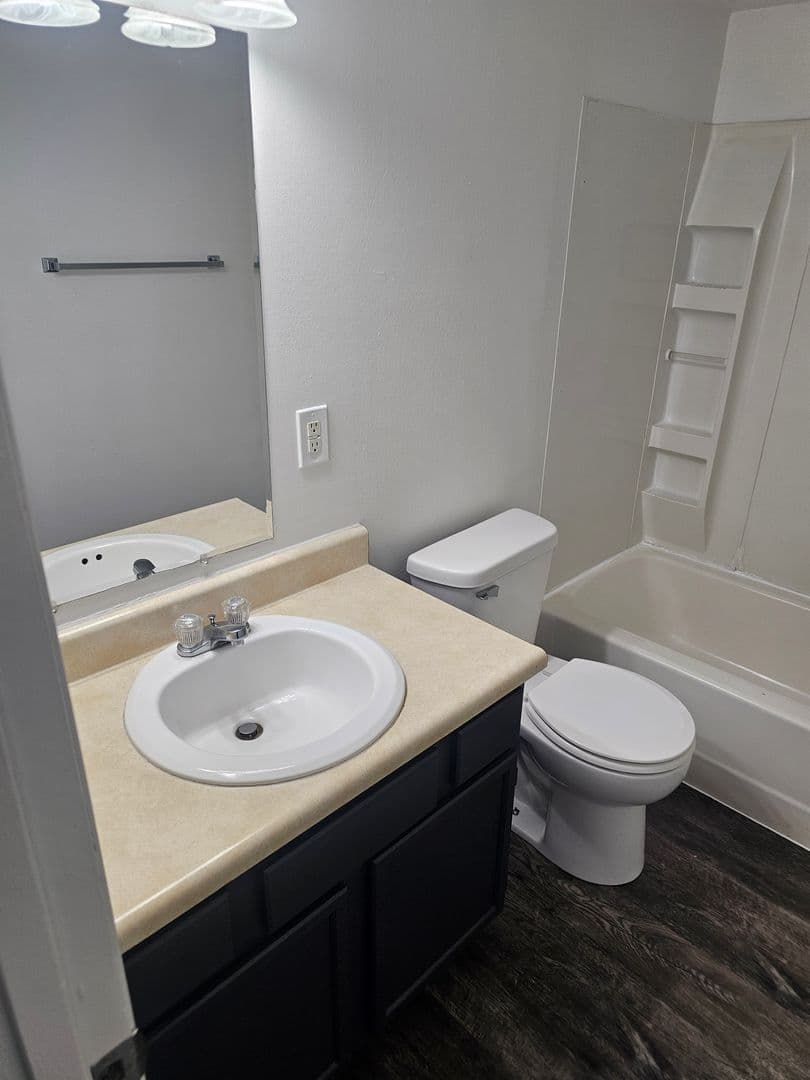 Bellevue Apartment: 910 Ginny Avenue