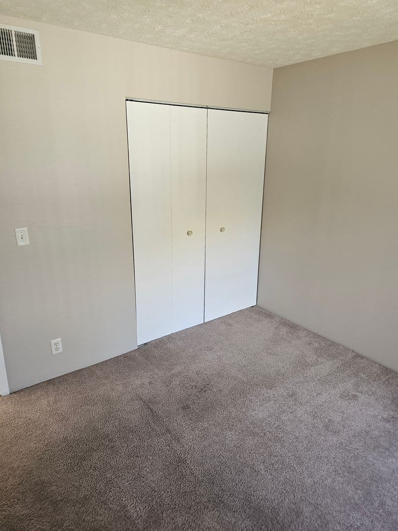 Bellevue Apartment: 910 Ginny Avenue