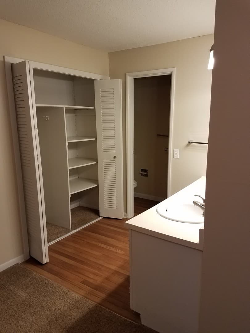 Omaha Apartment: 7525 Pierce Plaza