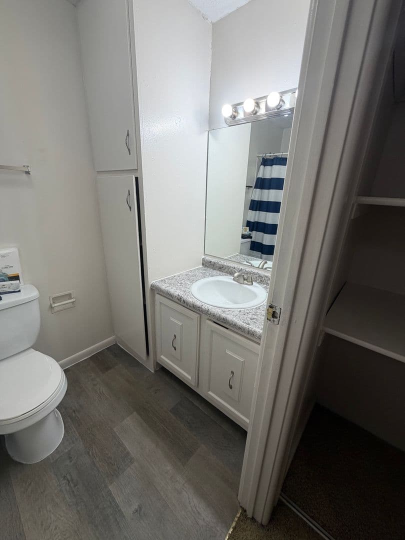 Omaha Apartment: 7525 Pierce Plaza