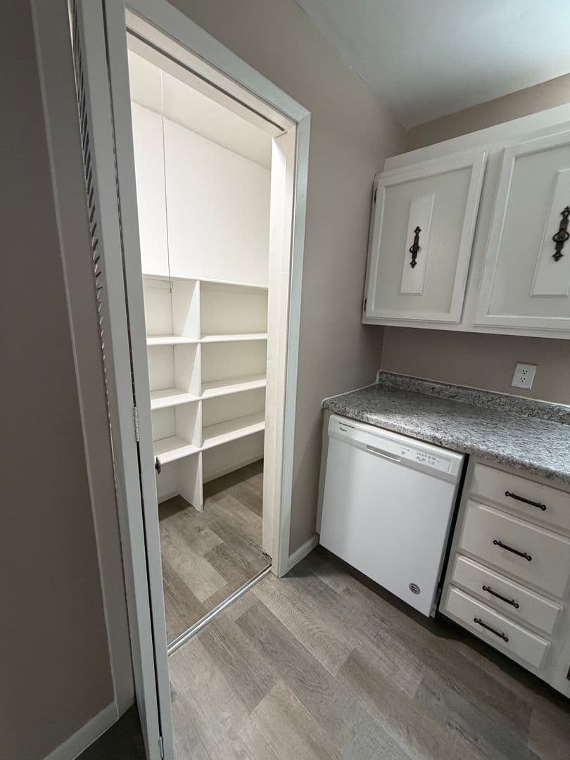Omaha Apartment: 7525 Pierce Plaza
