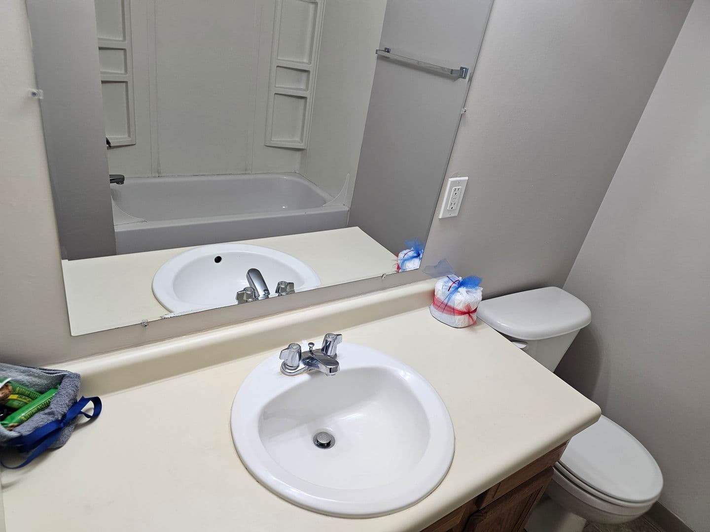 Bellevue Apartment: 910 Ginny Avenue
