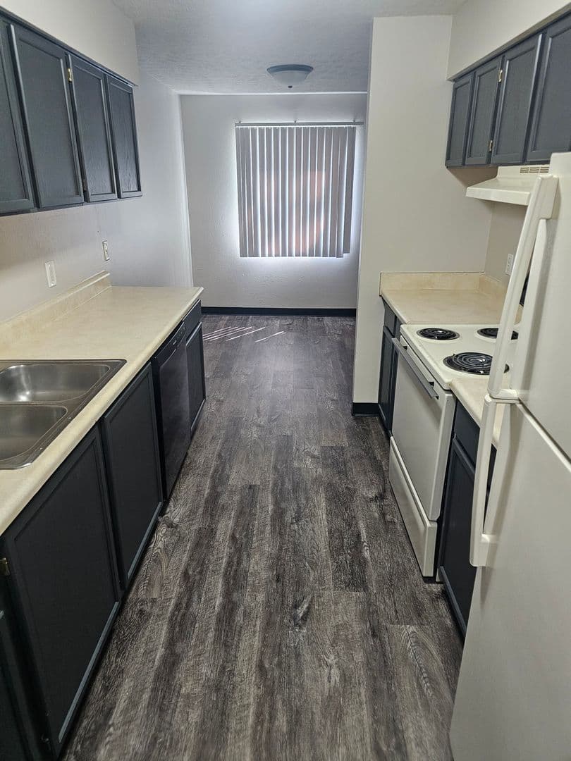 Bellevue Apartment: 910 Ginny Avenue