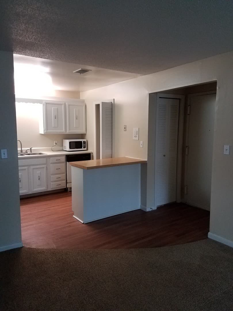 Omaha Apartment: 7525 Pierce Plaza