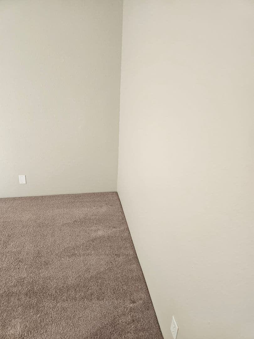 Bellevue Apartment: 910 Ginny Avenue