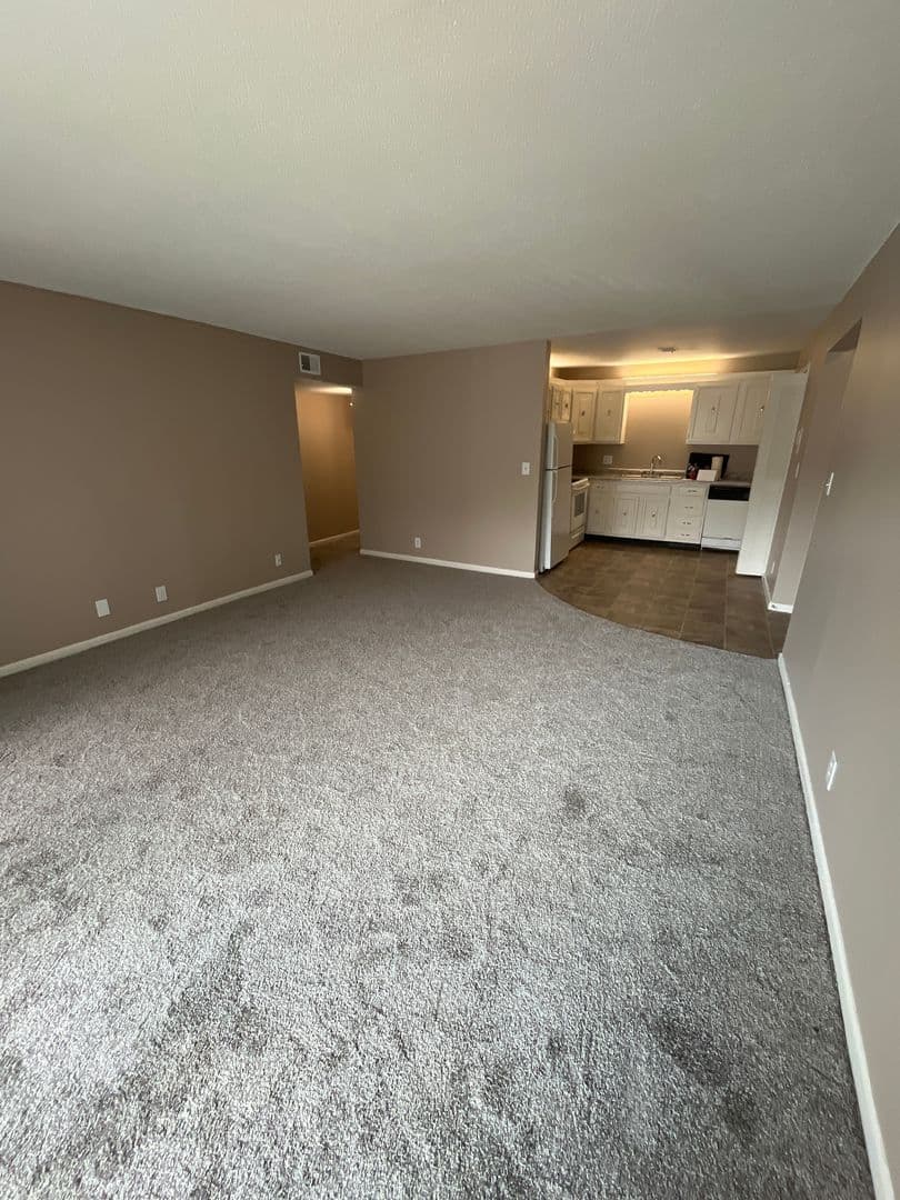 Omaha Apartment: 7525 Pierce Plaza