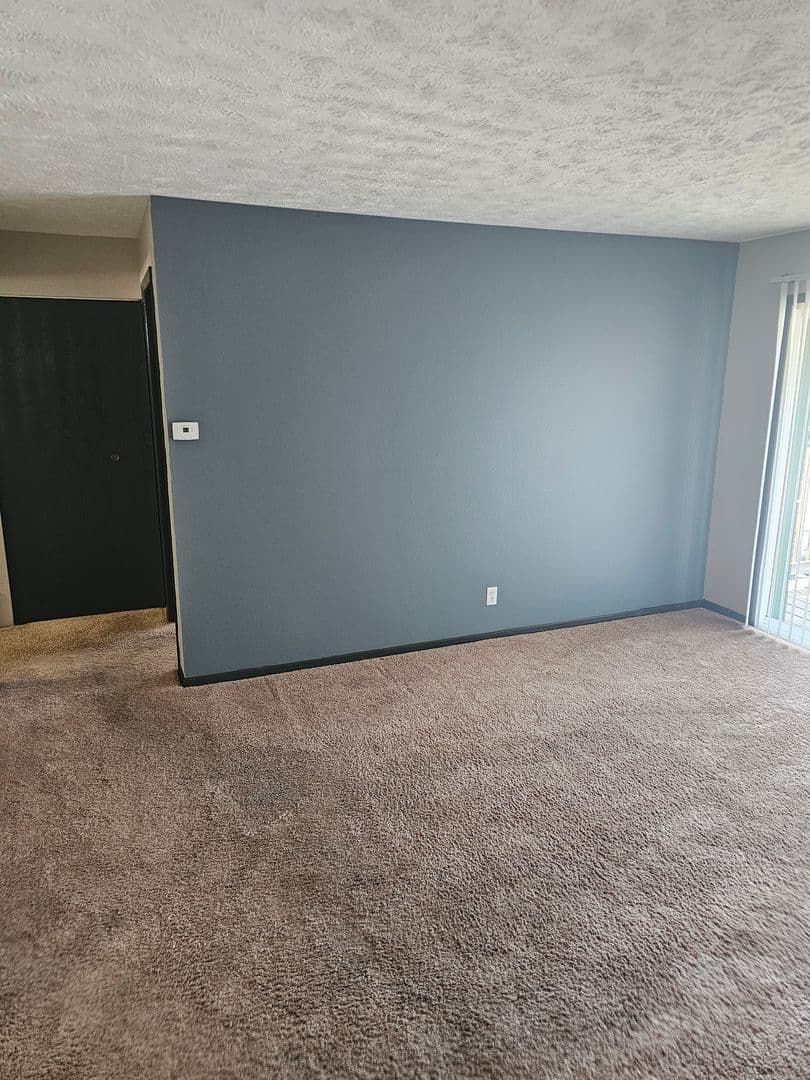 Bellevue Apartment: 910 Ginny Avenue