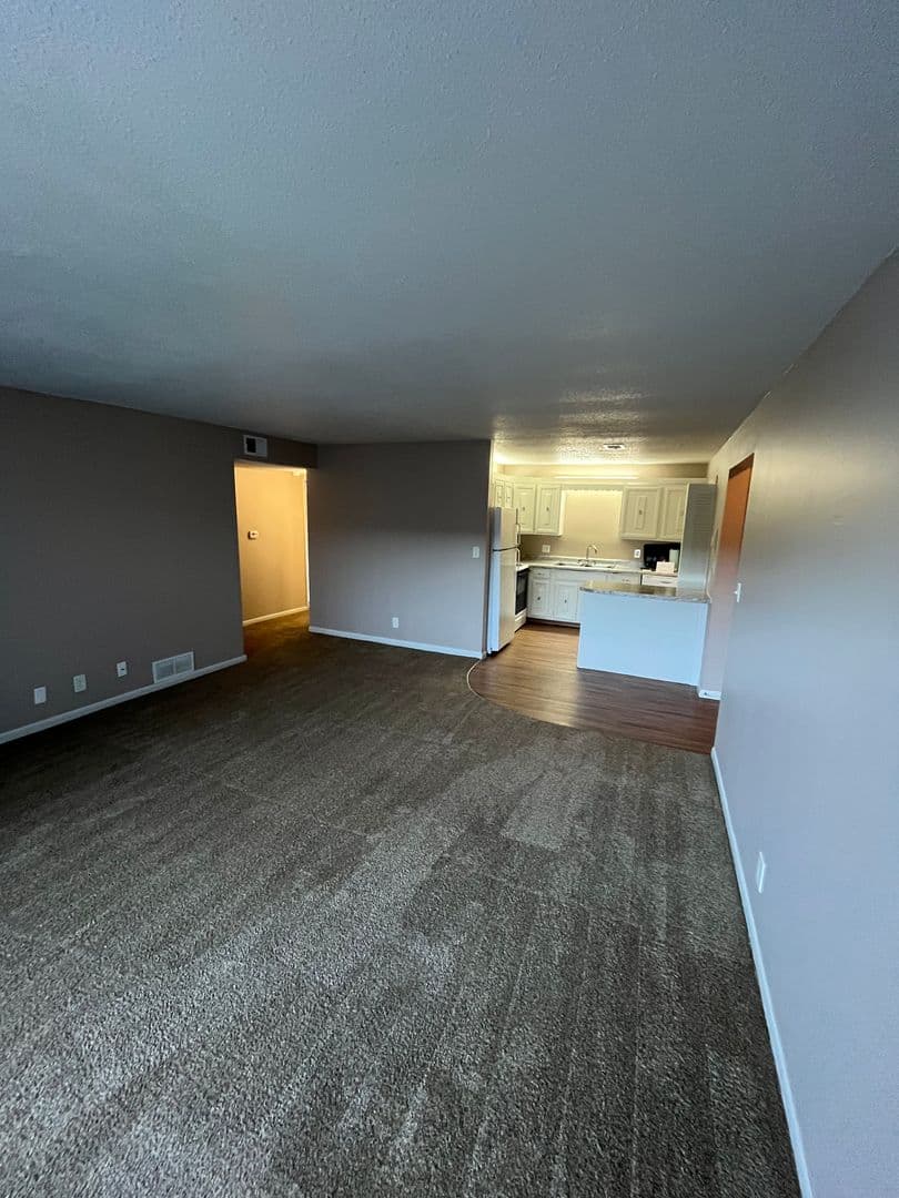 Omaha Apartment: 7525 Pierce Plaza