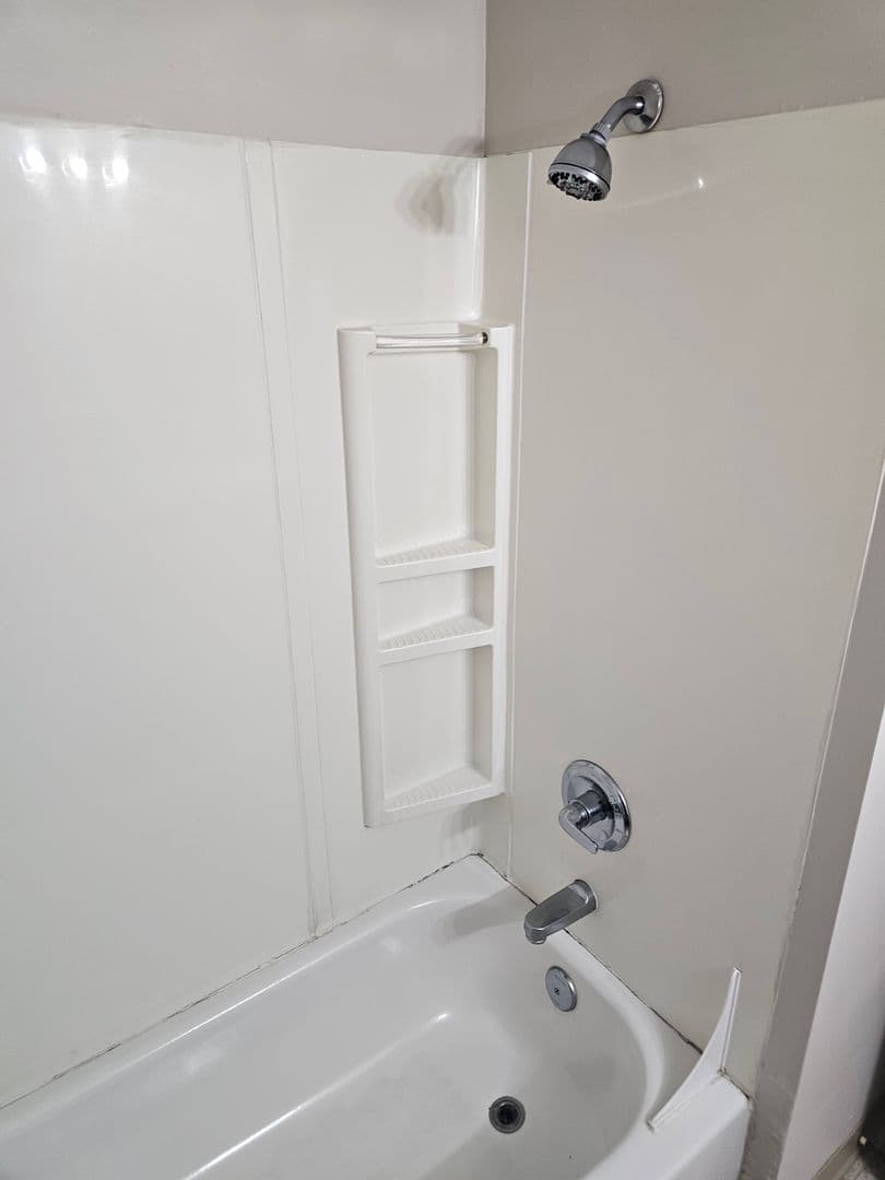 Bellevue Apartment: 910 Ginny Avenue
