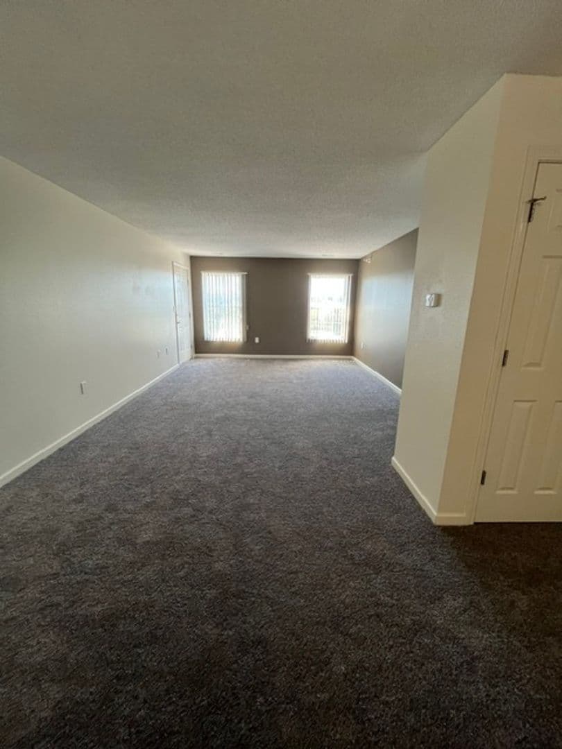 Lincoln Apartment: 3811 Baldwin Ave.