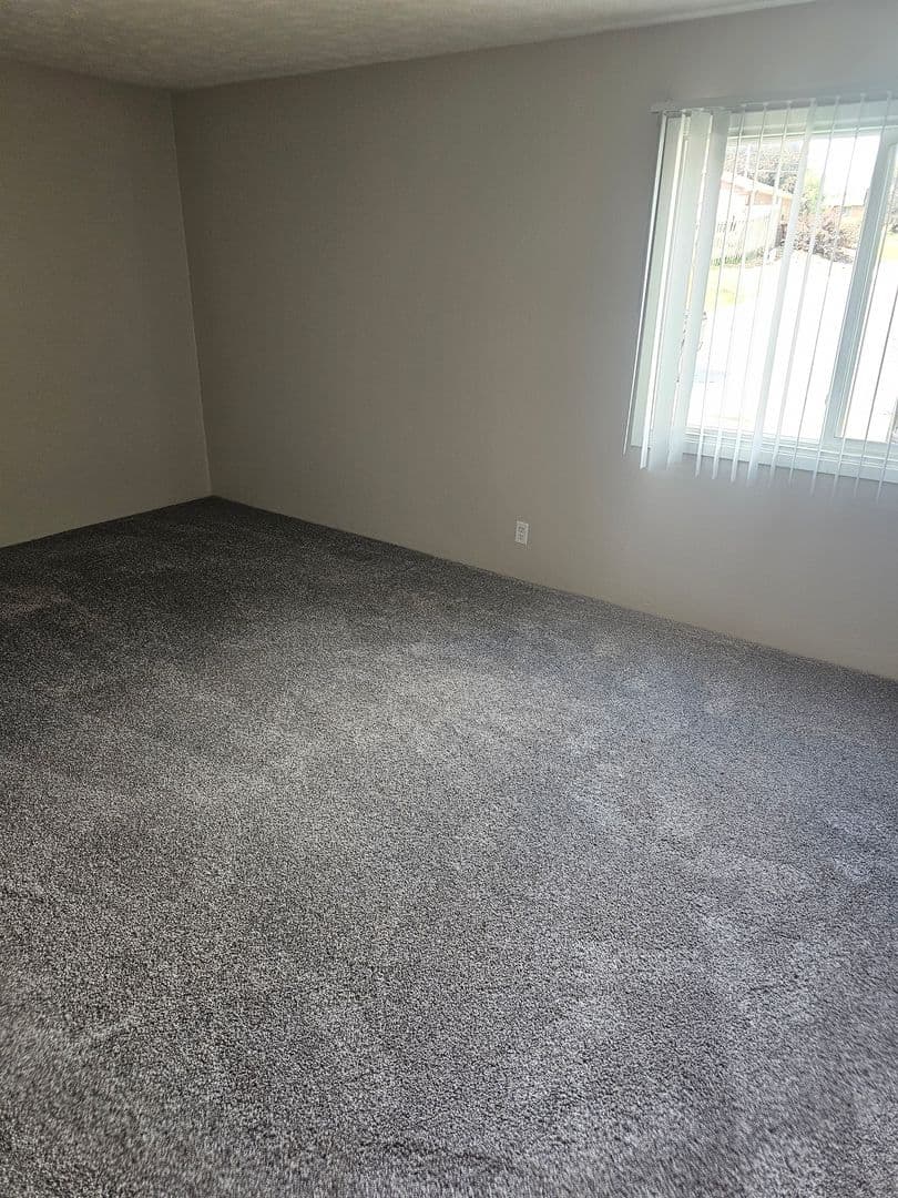 Bellevue Apartment: 910 Ginny Avenue
