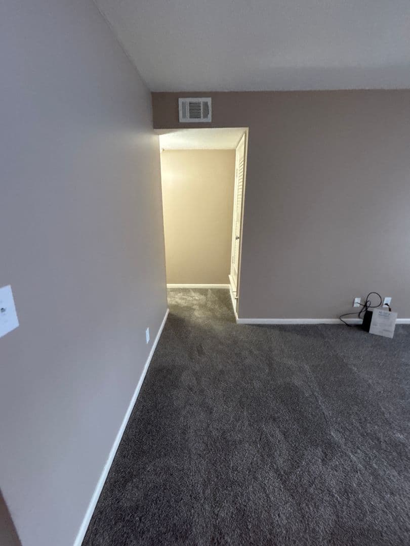 Omaha Apartment: 7525 Pierce Plaza