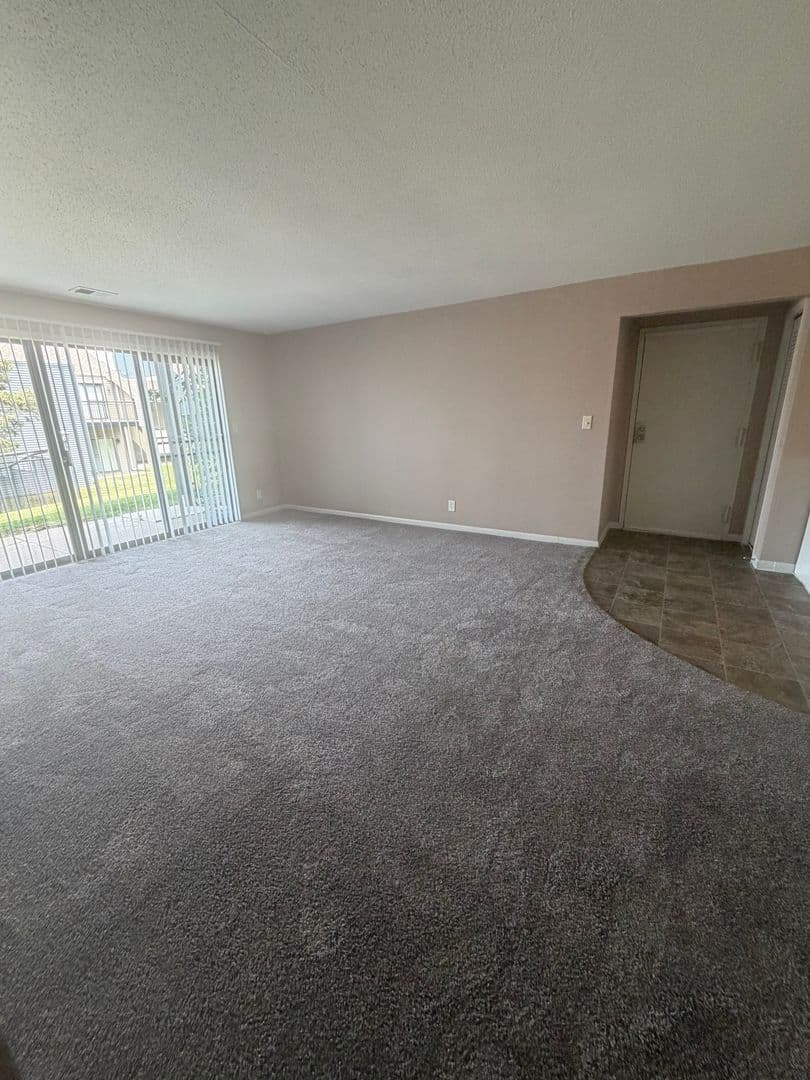 Omaha Apartment: 7525 Pierce Plaza