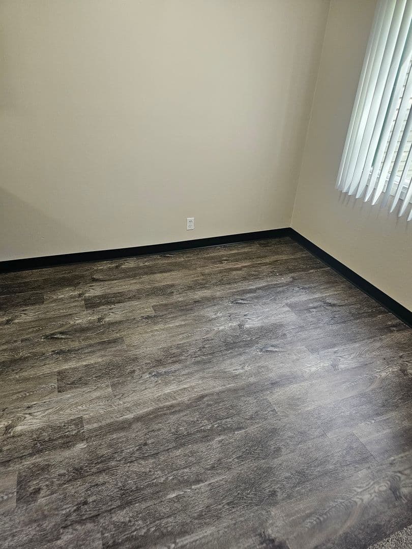 Bellevue Apartment: 910 Ginny Avenue