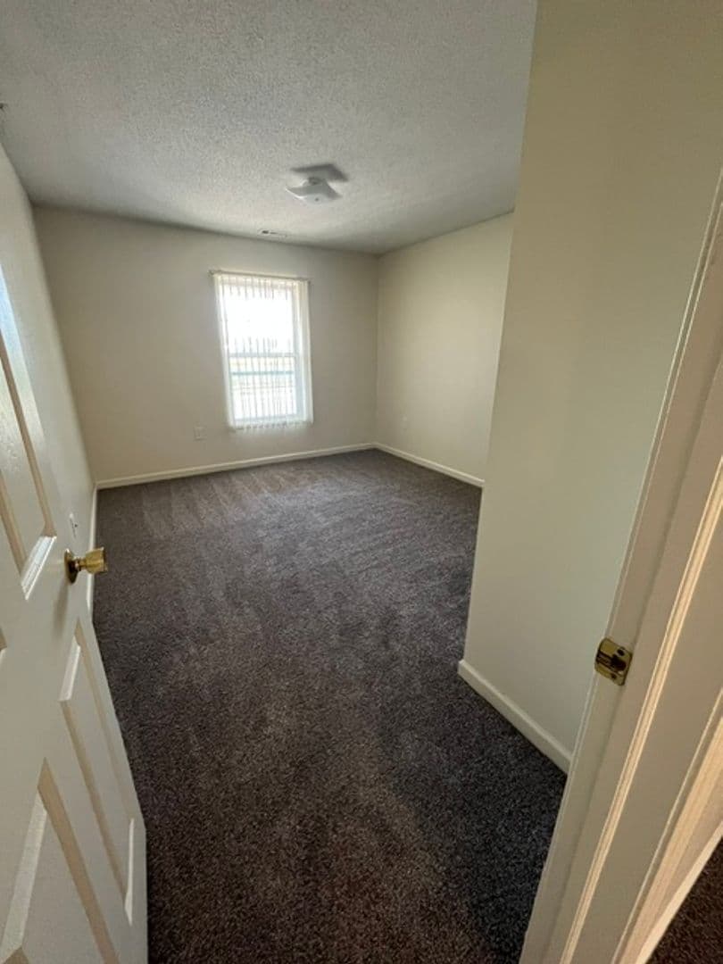 Lincoln Apartment: 3811 Baldwin Ave.