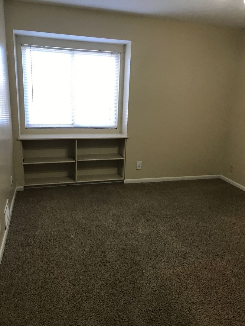 Omaha Apartment: 7525 Pierce Plaza