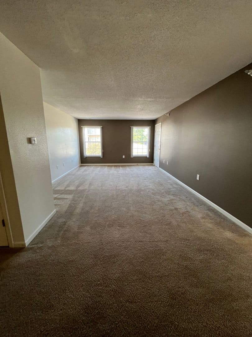 Lincoln Apartment: 3811 Baldwin Ave.