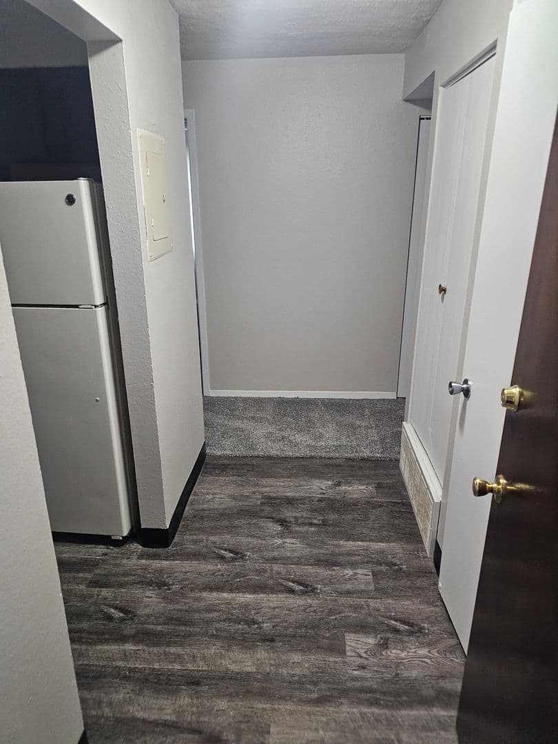 Bellevue Apartment: 910 Ginny Avenue