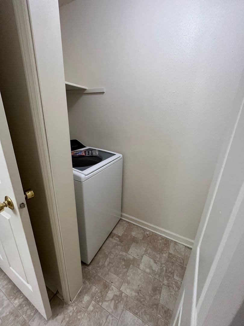 Lincoln Apartment: 3811 Baldwin Ave.