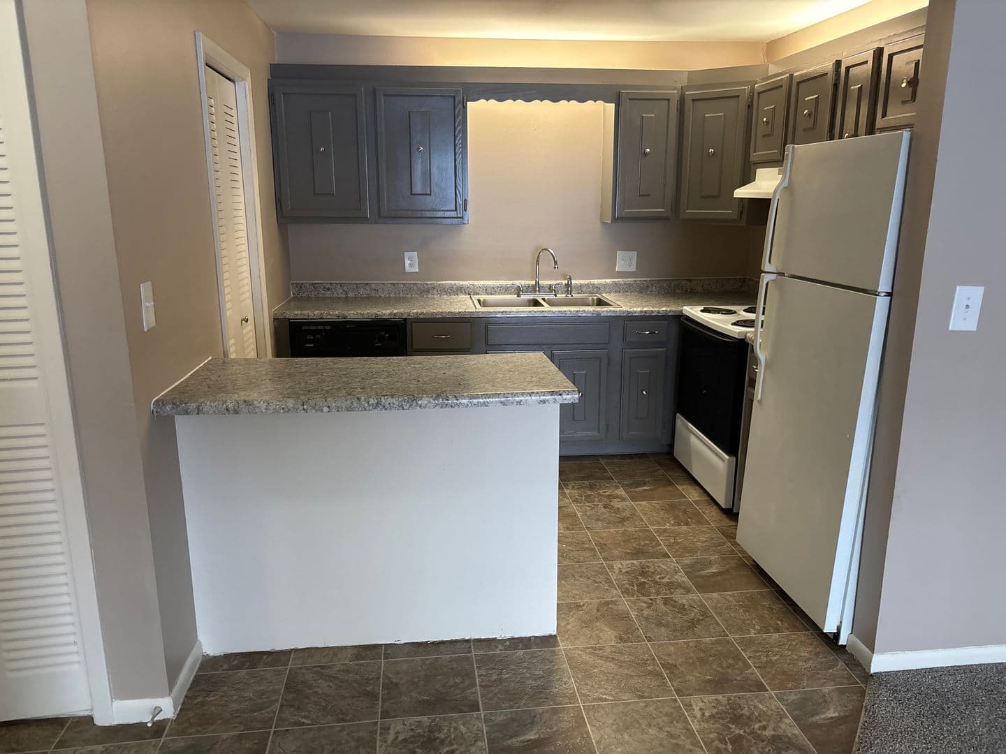 Omaha Apartment: 7525 Pierce Plaza