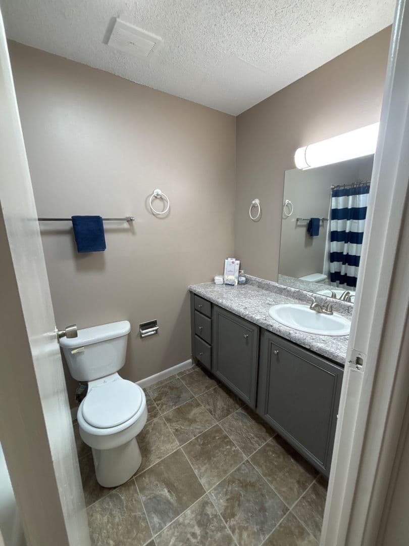 Omaha Apartment: 7525 Pierce Plaza