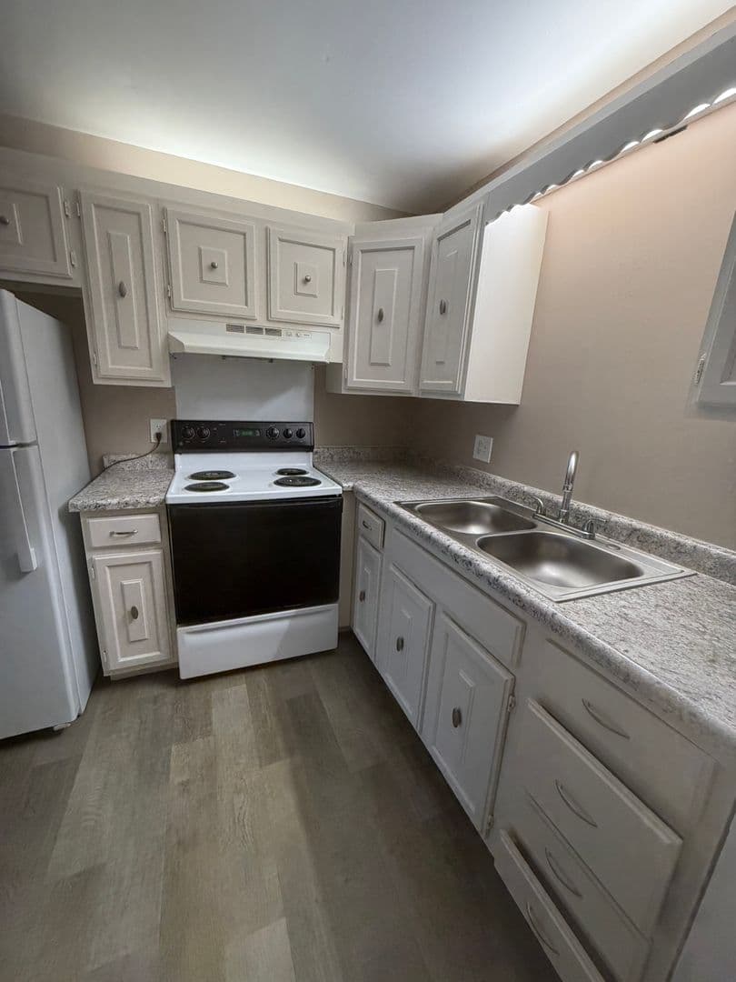 Omaha Apartment: 7525 Pierce Plaza