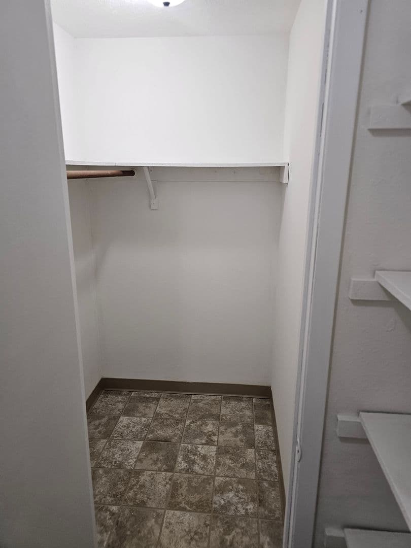 Bellevue Apartment: 910 Ginny Avenue