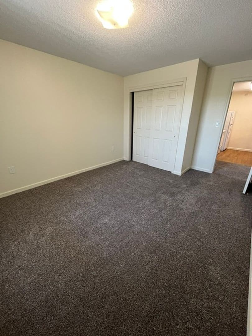 Lincoln Apartment: 3811 Baldwin Ave.