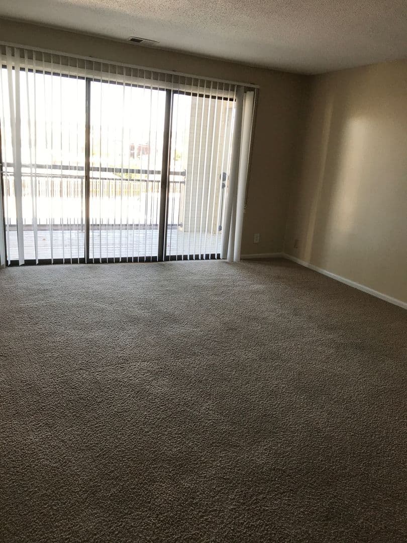 Omaha Apartment: 7525 Pierce Plaza