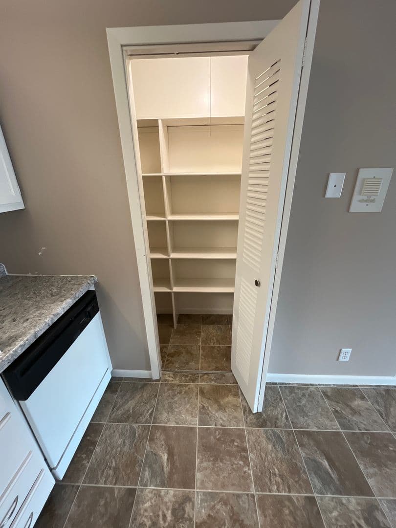 Omaha Apartment: 7525 Pierce Plaza