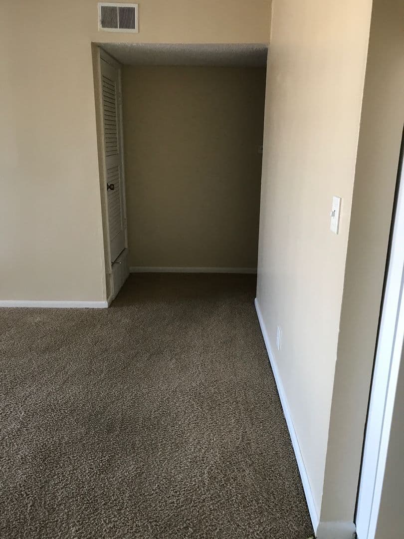 Omaha Apartment: 7525 Pierce Plaza