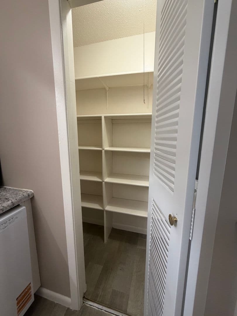 Omaha Apartment: 7525 Pierce Plaza