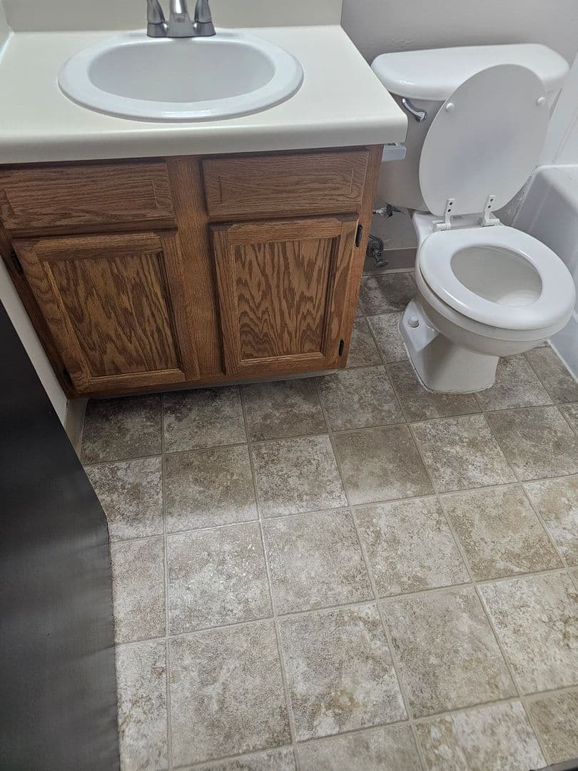 Bellevue Apartment: 910 Ginny Avenue
