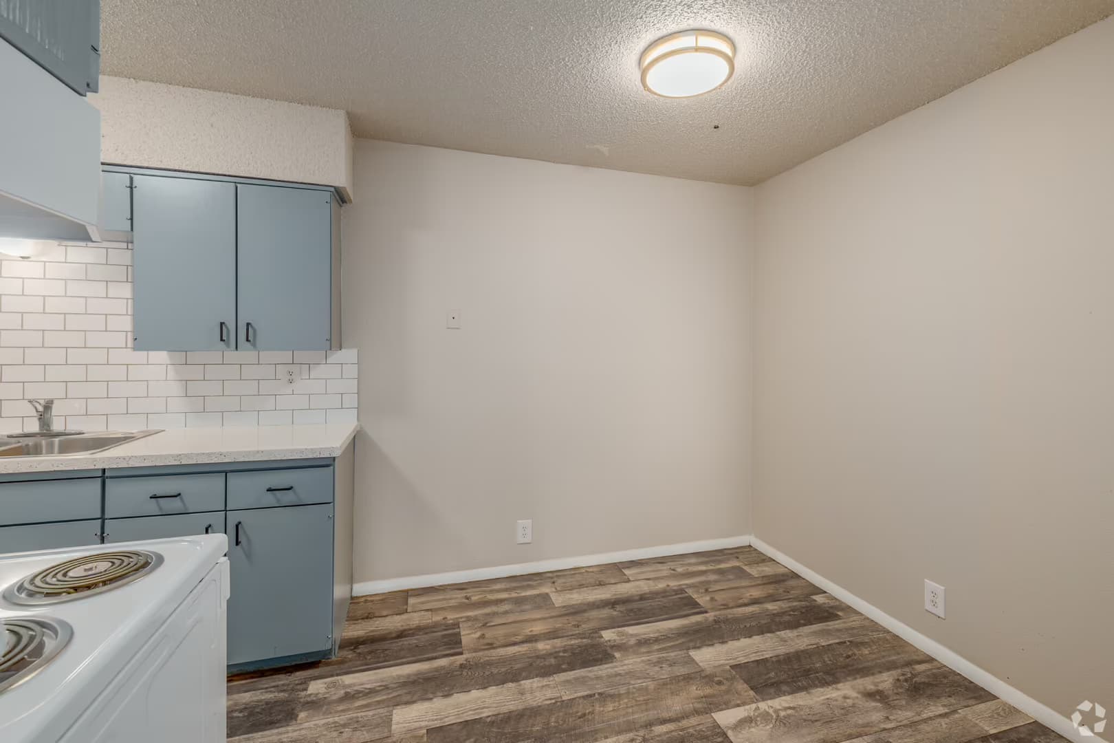 Broken Arrow Apartment: 728 N. Village Ave
