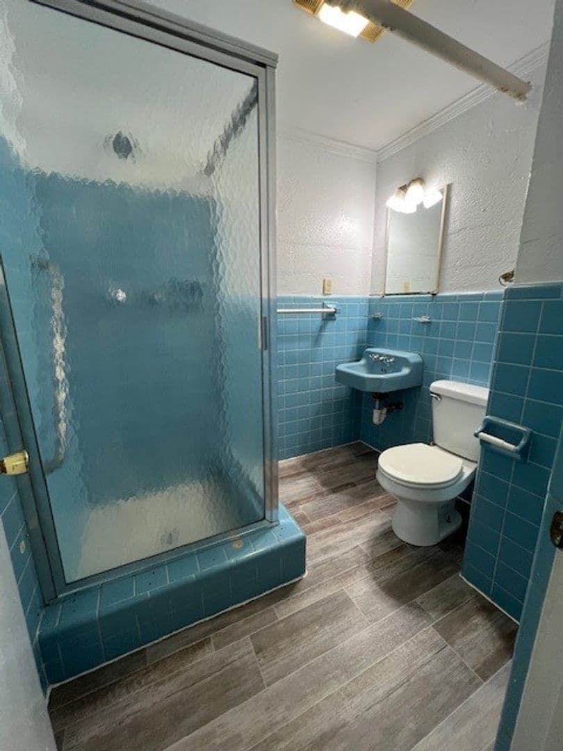 Thomson Apartment: 218 Jackson Street