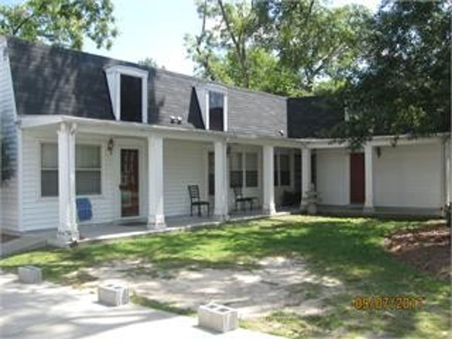 Thomson Apartment: 218 Jackson Street