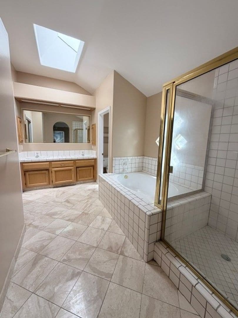 Bakersfield House: 5009 Glacier Canyon Ct