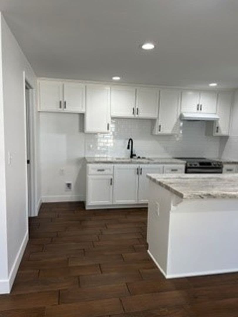 Bakersfield House: 2701 San Emidio St #B