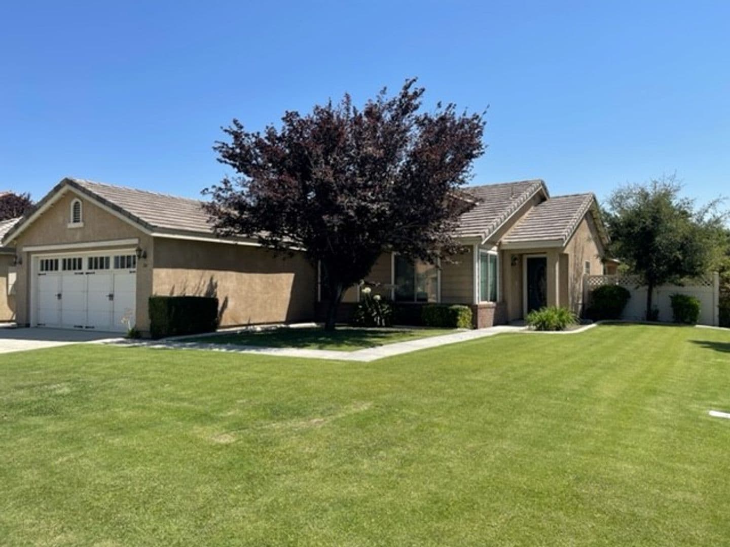 Bakersfield House: 104 Cedmont Dr.