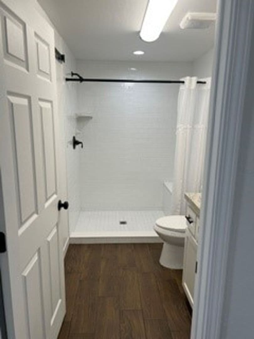 Bakersfield House: 2701 San Emidio St #B