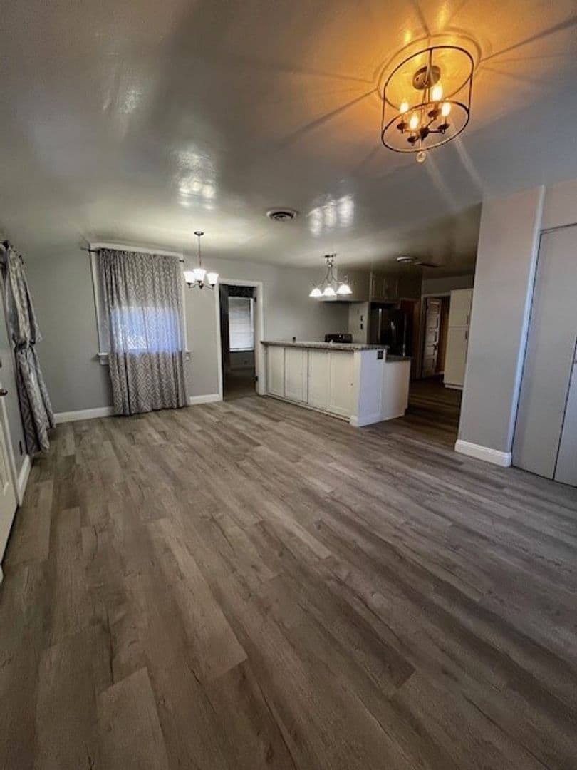 Bakersfield Apartment: 2104 B St