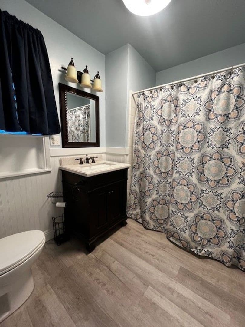 Bakersfield Apartment: 2104 B St