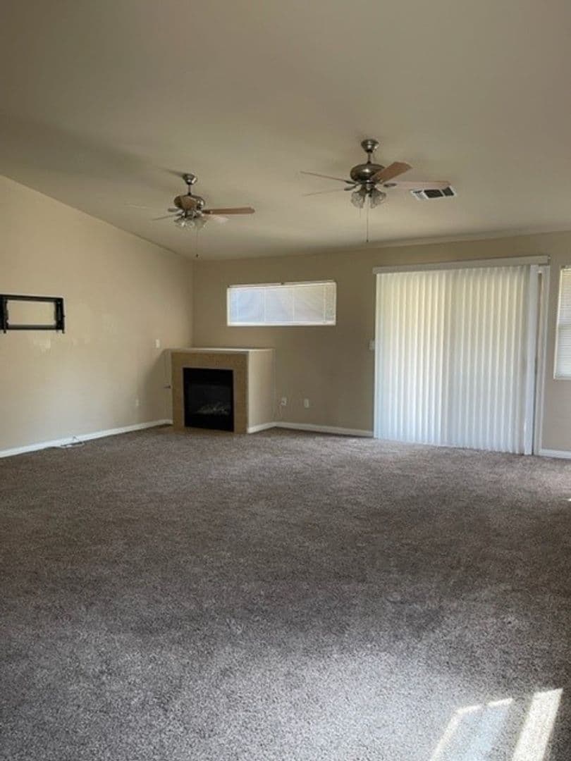 Bakersfield House: 104 Cedmont Dr.