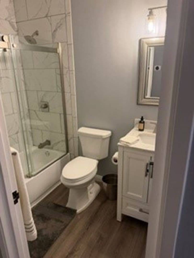 Bakersfield House: 805 Astoria Park Dr