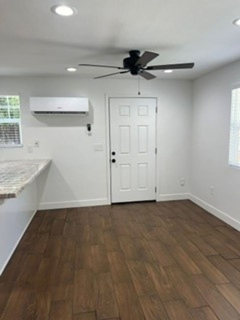 Bakersfield House: 2701 San Emidio St #B