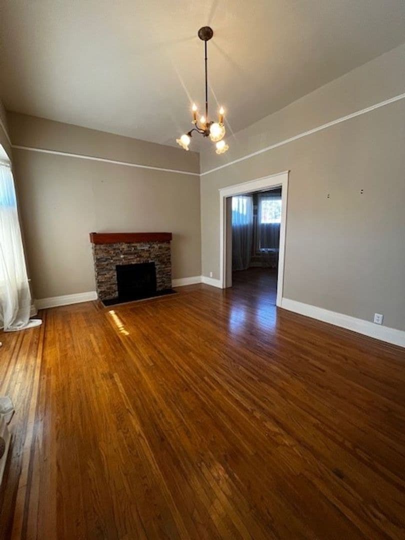 Bakersfield Apartment: 2104 B St