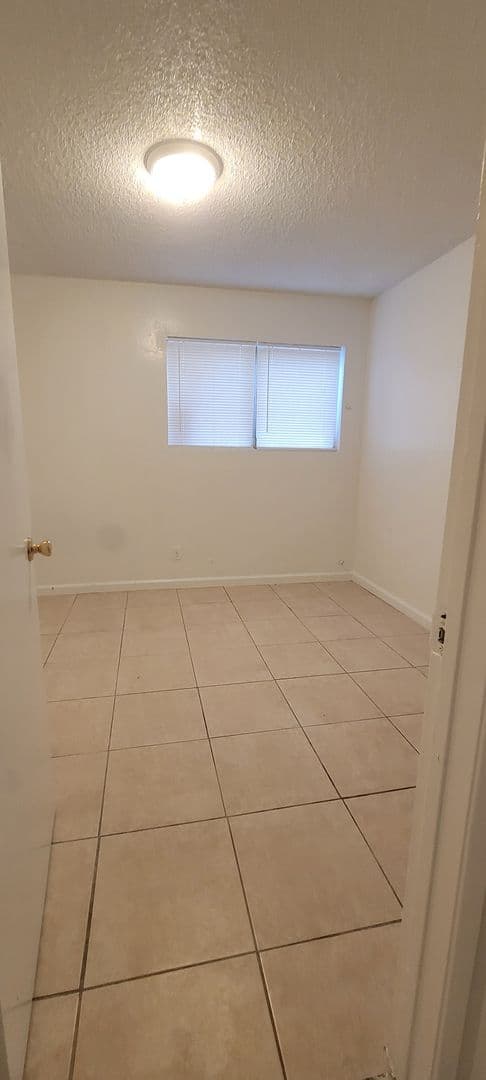 Bakersfield Apartment: 2711 San Dimas St 2140