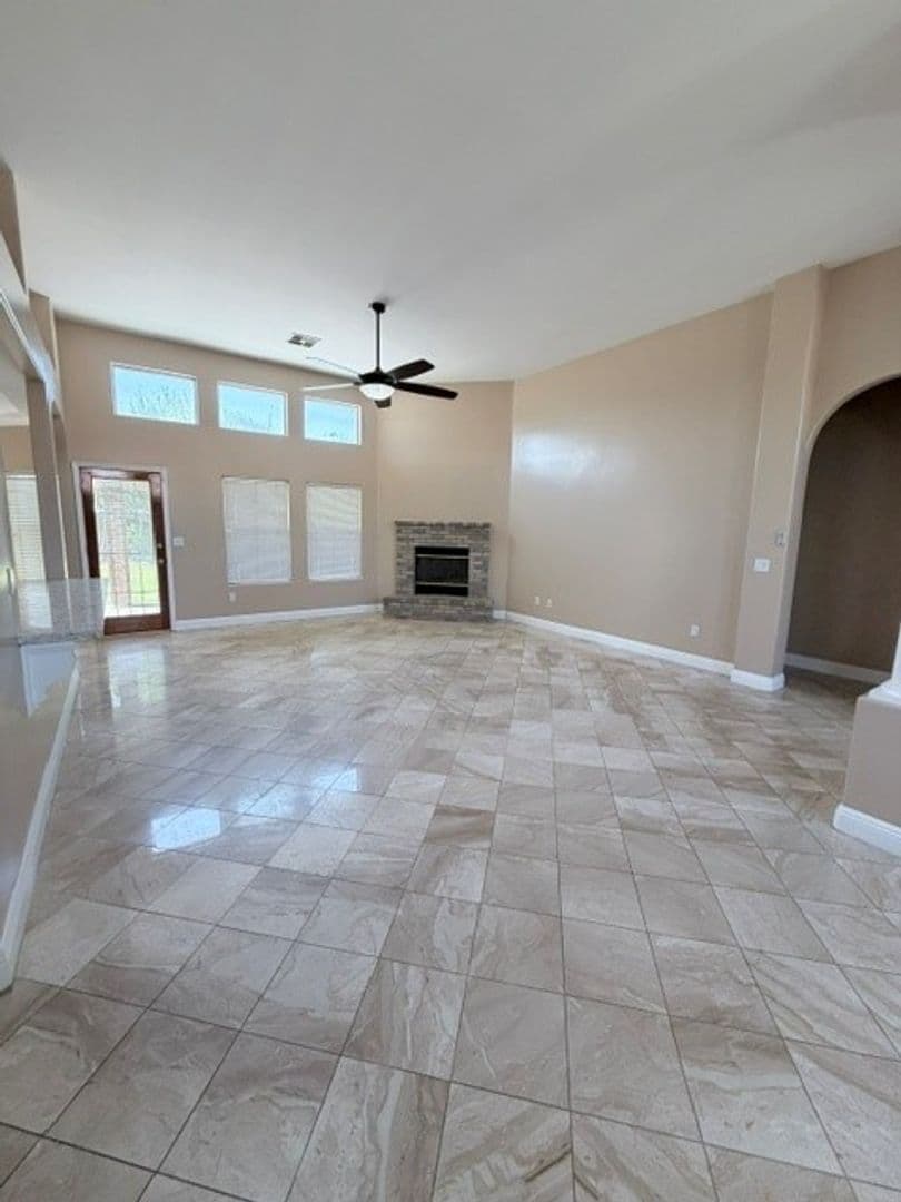 Bakersfield House: 5009 Glacier Canyon Ct