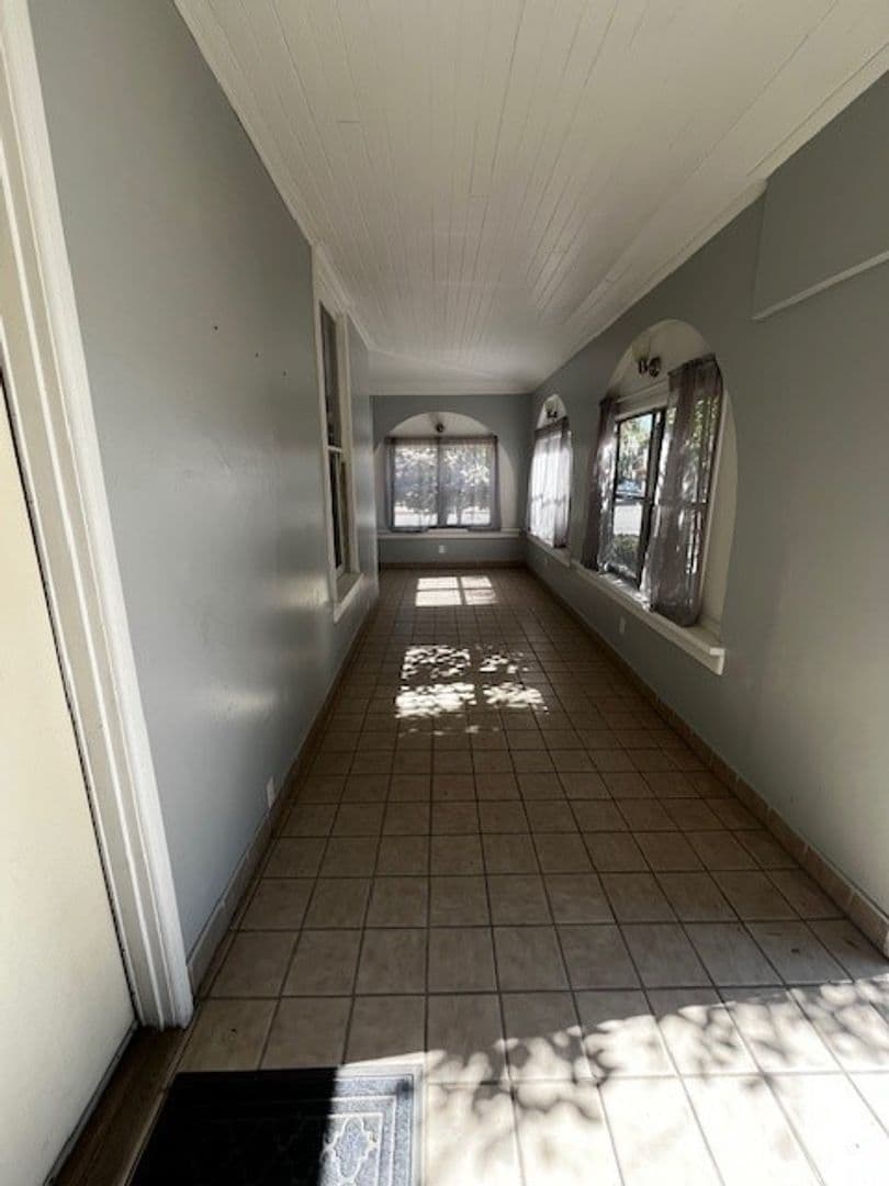 Bakersfield Apartment: 2104 B St