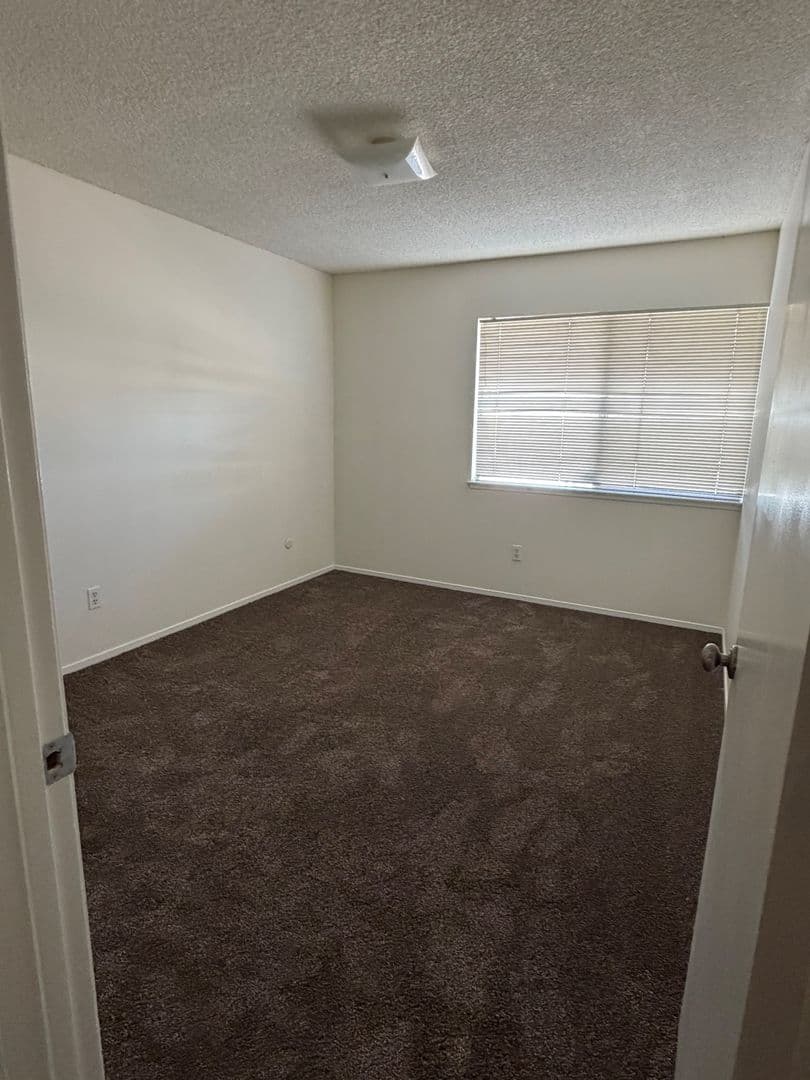 Bakersfield Apartment: 3333 El Encanto Ct. #19